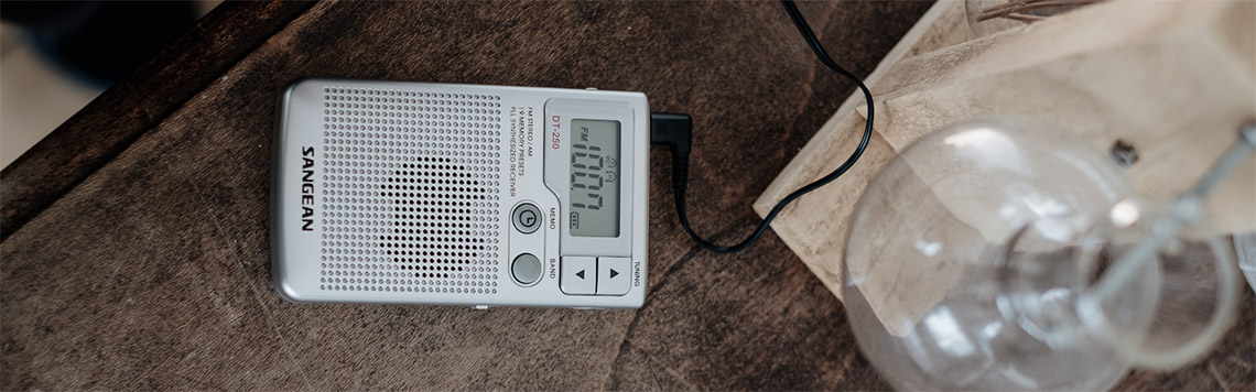 Sangean DT-250 AM / FM-Stereo Pocket Radio